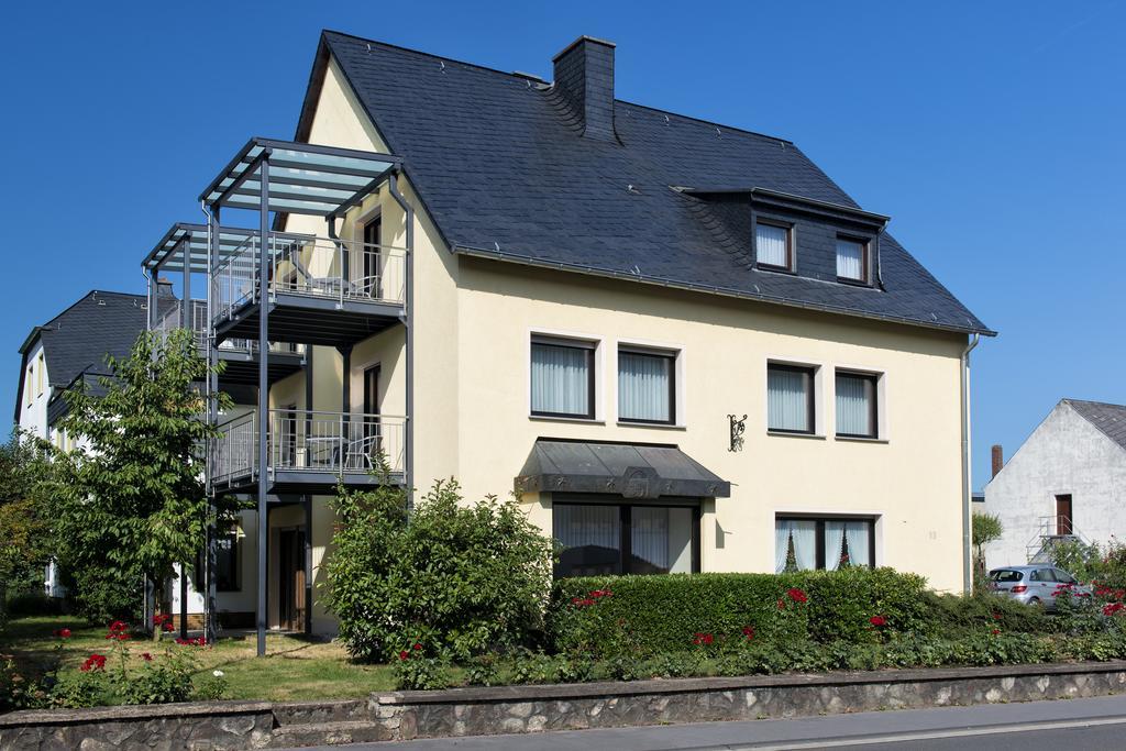 Moselweingut & Gaestehaus Hubertushof Trittenheim Exterior foto